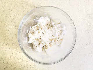 黑椒牛肉披萨,搅拌成面絮