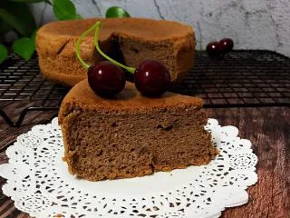 可可戚风蛋糕,切开 