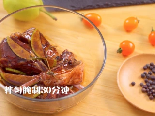 意式香煎羊排,然后腌制半小时