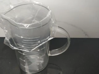 网红夏威夷果仁可可脆脆巧克力片 香港珍妮聪明小熊夏威夷果仁巧克力脆脆,10.中号一次性裱花袋套在高杯子上；