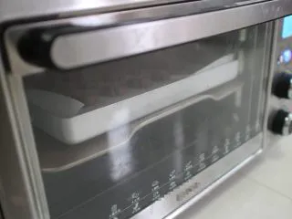 巧克力豆玛格丽特饼干,送入烤箱中层,150度烤22分钟即可(温度仅供参考)