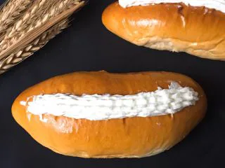 奶油夹心面包,奶油夹心面包就完成了。