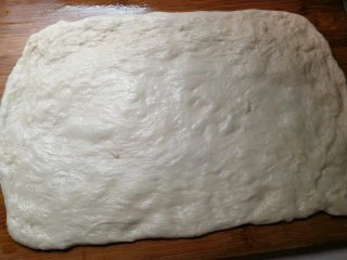 没有鸡蛋的面包,排气，压出大的厚面片