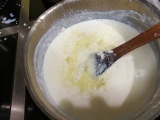 胡萝卜浓汤意面,调味了，盐鸡粉糖按照1比二比三的比例，因为汤底是偏甜味的