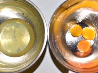 桂花杯子蛋糕,蛋白与蛋清分离。