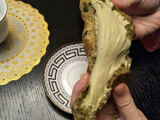 爆浆抹茶冰心面包,奶油超级多哒，吃起来超级开心！