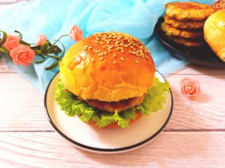 鸡肉蔬菜饼汉堡,汉堡鸡肉蔬菜饼,开吃了。