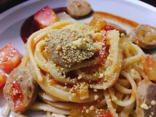 了不起的小番茄 番茄牛丸芝士意面,装盘,顶上撒上少许芝士粉。