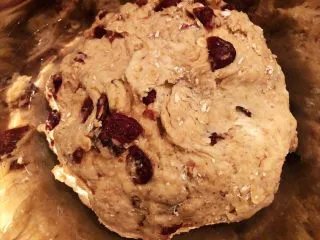 蔓越莓全麦面包,8.发酵大概1个半小时，将发酵好的面团压平排气