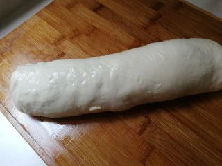 没有鸡蛋的面包,一切两半