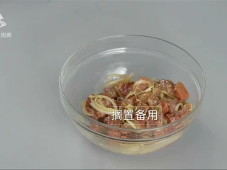 西餐中做的天津名菜，黑蒜子牛肉粒,搁置备用