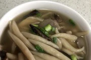 莜面热汤拌食,味蕾畅享(用热汤调制的莜面,口感细腻,营养丰富,让你欲罢不能。)