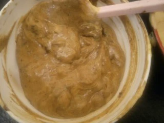 红糖枣泥蛋糕,搅拌均匀,这部为了使两边密度相差不那么大,容易拌匀