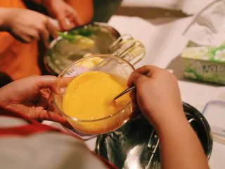 #春日烘焙教室# 草莓塔,把蛋黄打好