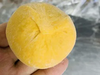 胡萝卜华夫饼,收口要完整，不然酱料很容易露出。 