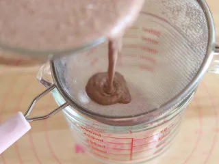 巧克力毛巾卷,所以我们需要过筛1-2次。