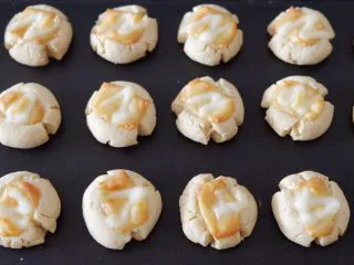 咸香芝士曲奇饼干,出炉放凉至室温。密封保存即可。