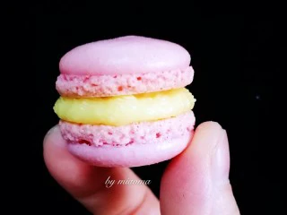 马卡龙~卡仕达酱内陷,挤在马卡龙内