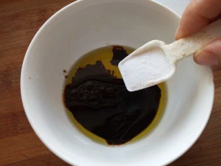 香辣孜然土豆片烤箱版,一小勺盐