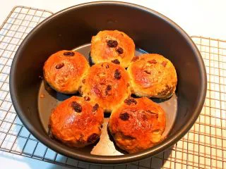 超软的葡萄干小餐包,超级松软的葡萄干小餐包松软细腻,椰香浓郁,香甜可口~