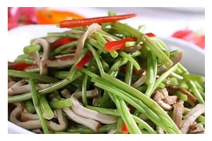 野生芦蒿炒肉丝的做法（采自自然，口感鲜美，营养丰富）