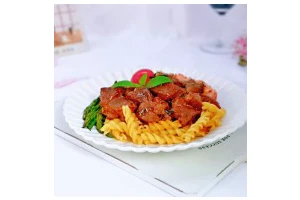 牛排芦笋盖意面