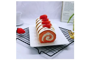 红丝绒草莓奶油蛋糕卷～下午茶必备甜品