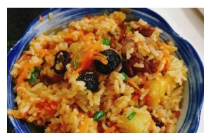 做一道美味可口的香菇土豆胡萝卜焖饭（简单易学，口感鲜美）
