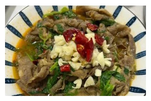 自制肥牛麻辣烫（家庭中也能享受正宗的麻辣烫！）