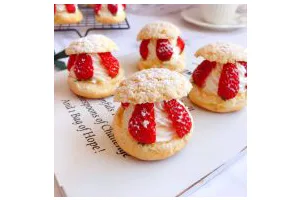 网红草莓脆皮泡芙