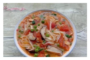 香菇面条的做法——一份美味健康的家常美食（以新鲜香菇和手工面条为主材料，健康好吃的美食！）