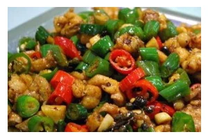 双椒烧双鱼的绝妙做法（享受美食，分享美好）