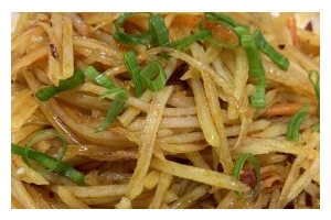 甜椒土豆丝的做法（一道简单易学的美食佳肴）