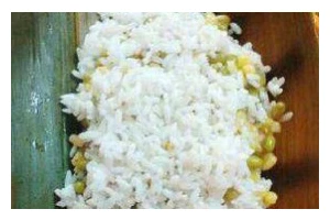 五香绿豆大肉粽的制作方法（传统美食的味道，再次点亮回忆）