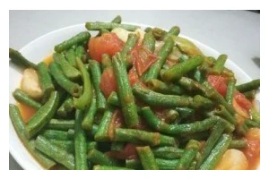 美味家常菜——以西红柿炒豆角（做法简单营养又美味！赶快试试吧！）