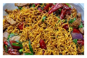 教你如何制作美味的炒方面（以炒方面面为主的做法，让你快速入手烹调美食）