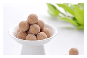 制作美味的山楂糖球（营养美味的手工小食品，让你爱不释口）