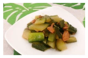 美食新体验——山芹鸡蛋虾仁饺（传统美食与创新结合，口感丰富多样）
