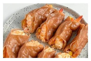 鲜虾扒粉，美味无比（用新鲜的虾仁扒熟软粉，香气四溢）