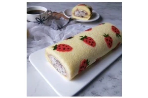 草莓彩绘蛋糕卷
