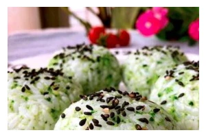做法详解（如何以简单易行的方式制作出美味可口的西兰花饭团？）