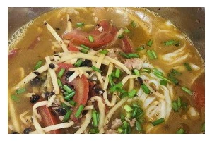 酸菜牛肉米粉的制作方法（享受美味的酸辣口感）