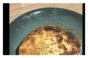 掌握羊肉馅儿饼的制作技巧（以新疆特色美食为例，融入多种调料享受口感）