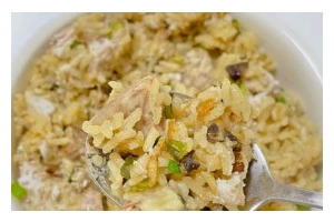芋头焖饭的做法（又香又糯，让你回味无穷）