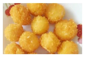 炸土豆丸子的做法（简单易学，美味可口的家常美食）