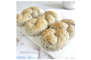 佛系养生黑芝麻辫子面包