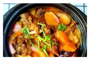 家常菜教程——滋味羊排炖萝卜（营养丰富、口感鲜美，健康养生菜肴，炖出秘诀揭秘！）