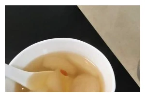 如何制作美味的雪梨炖冰糖（掌握这个简单的做法，让你健康美味享受）