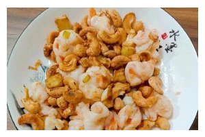 菠菜虾仁腰果的做法（健康美味，让你吃出好心情）