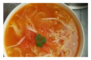 享受秋日美食——虾米豆腐番茄汤（用新鲜食材制作，味道鲜美，营养丰富）